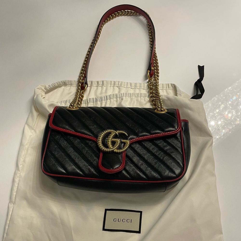 Gucci GG Marmont Shoulder Bag in Black